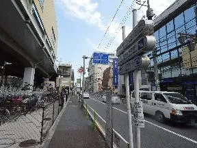 左に曲がり150ｍほど進みます。