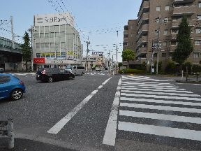 「蓮根駅前」の交差点を右に曲がります<br>。