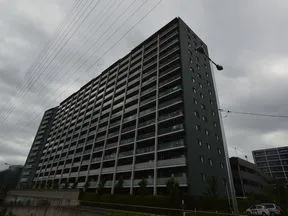東側から見た外観