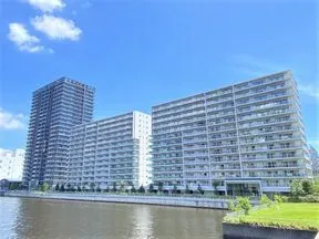 京浜運河を臨む外観