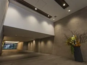 天井高約4mのゆとりのあるエントランスホール(1階)