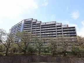 北東から見た外観