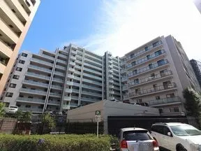 北西から見た外観