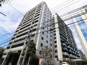 南東から見た外観