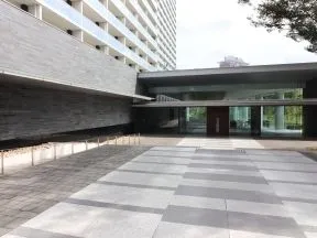 マンションに到着です(テラスエントラ<br>ンス側)