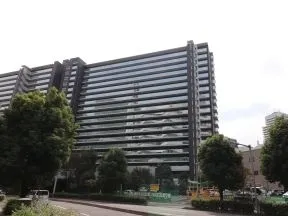 北東からの外観(ウエストウイング)