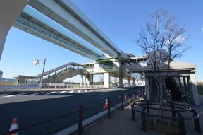 「有明テニスの森」駅を出ます