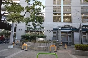港区立港南図書館