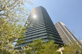 南東からの外観