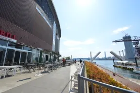 「アーバンドック ららぽーと豊洲」内 東京湾を望むテラス
