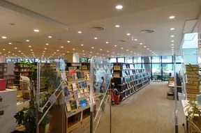 豊洲図書館（豊洲シビックセンター内）