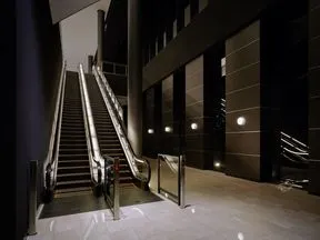グランドロビーへ続くエスカレーター