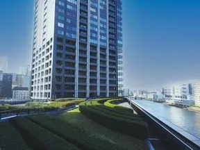 夏場の夕涼みや花火観賞などが楽しめる屋上庭園