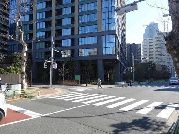 6. シティタワー銀座東のエントランスが見えてきます。