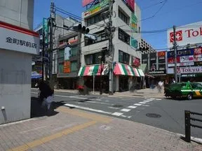 1つ目の横断歩道を左折し直進