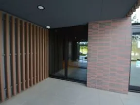 タワー棟エントランス