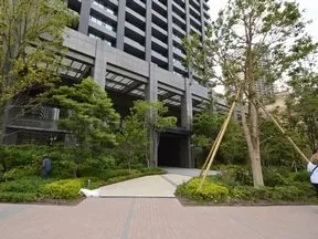 イーストエントランスアプローチ