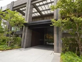 イーストエントランス