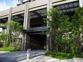 イーストエントランス
