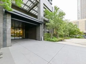 イーストエントランス