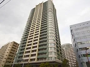北西側山手通りからの外観