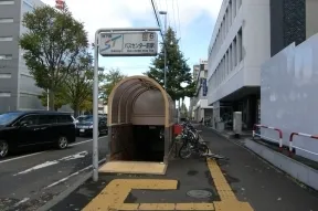「バスセンター前」駅5番出口を出ます