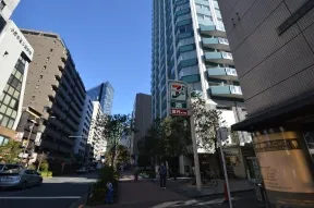 方南通り沿いを直進し、セブンイレブン<br>の看板が見えたら到着です。