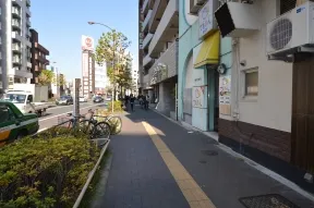 外苑東通りをまっすぐ進みます。