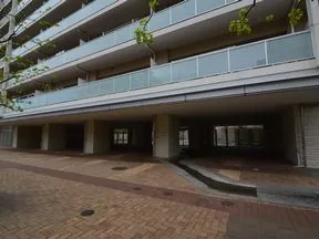 A棟エントランスアプローチ