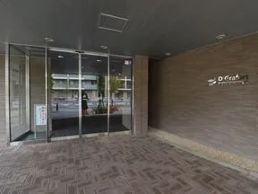 F棟エントランス