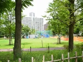 黎明橋公園の角を右折。