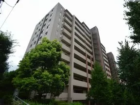 東側からの外観