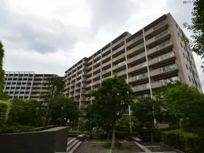南東側からの外観