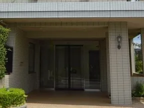 イーストエントランス