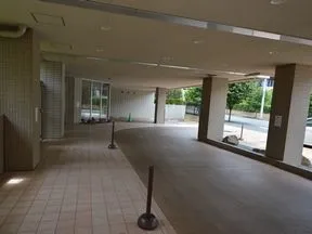 エスコートエントランス(車寄せ)