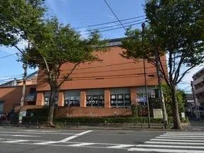 烏山中学校温水プール・クライミングウォール