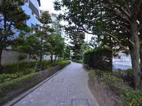 プラザアベニュー