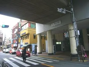 「都立大学」駅を出ます。