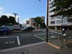 ロータリーを迂回します