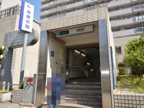 「東陽町」駅4番出口を出て、左手に進<br>みます。