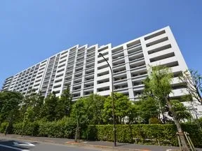 東側からの外観