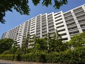 東側からの外観