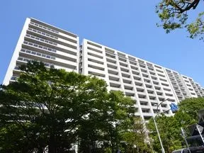 東側からの外観