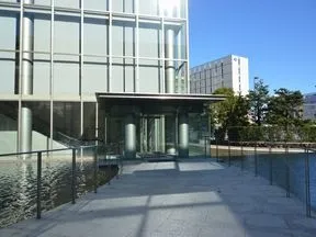 エントランスへのアプローチ