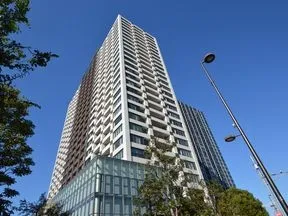 南側からの外観
