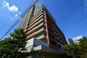 南東側からみた外観