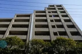 西より