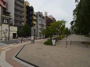 みなとパーク芝浦を超えた角を右に曲が<br>ります