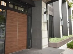 品格あるエントランス扉