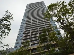 キャナルサイドより見上げる